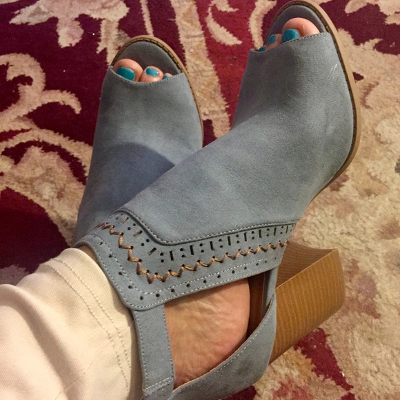 ‼️FEW LEFT‼️💙BLUE GRAY SUEDE PEEP TOE BOOTIES NIB - Picture 4 of 8